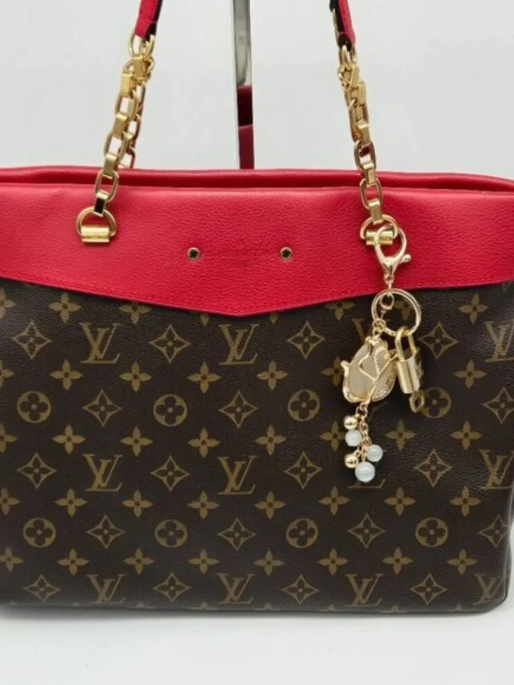 LV Authentic Gold Padlock 🔒 Key Set w/ Unbranded Flower Keychain Charm